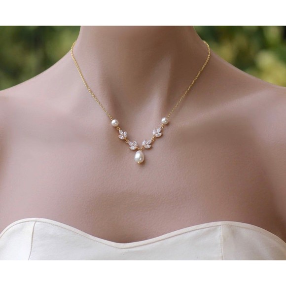 14K Gold Plated Freshwater Shell Pearl Necklace and Earrings Set - Picture 6 of 9